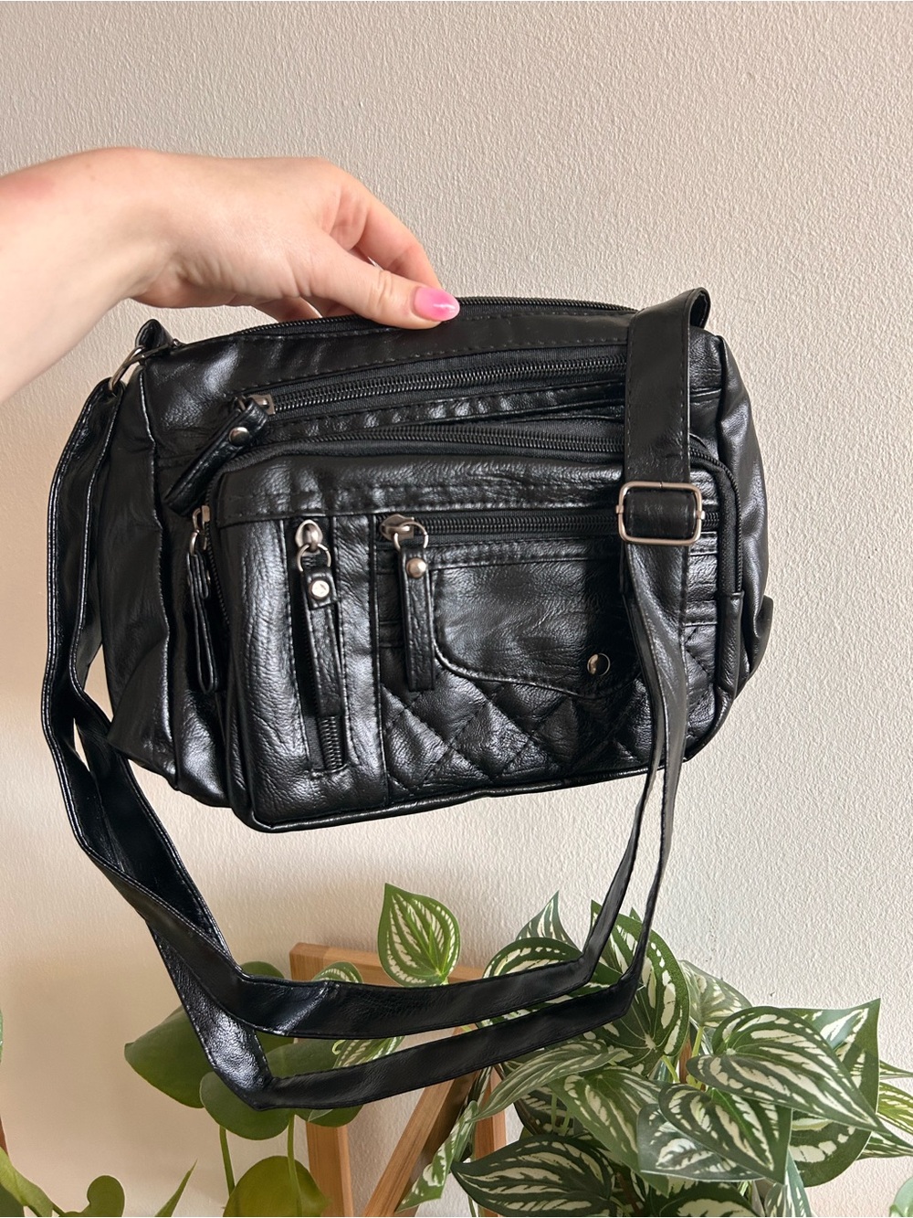Classic Black Crossbody Shoulder Bag - Sleek Everyday Carry
